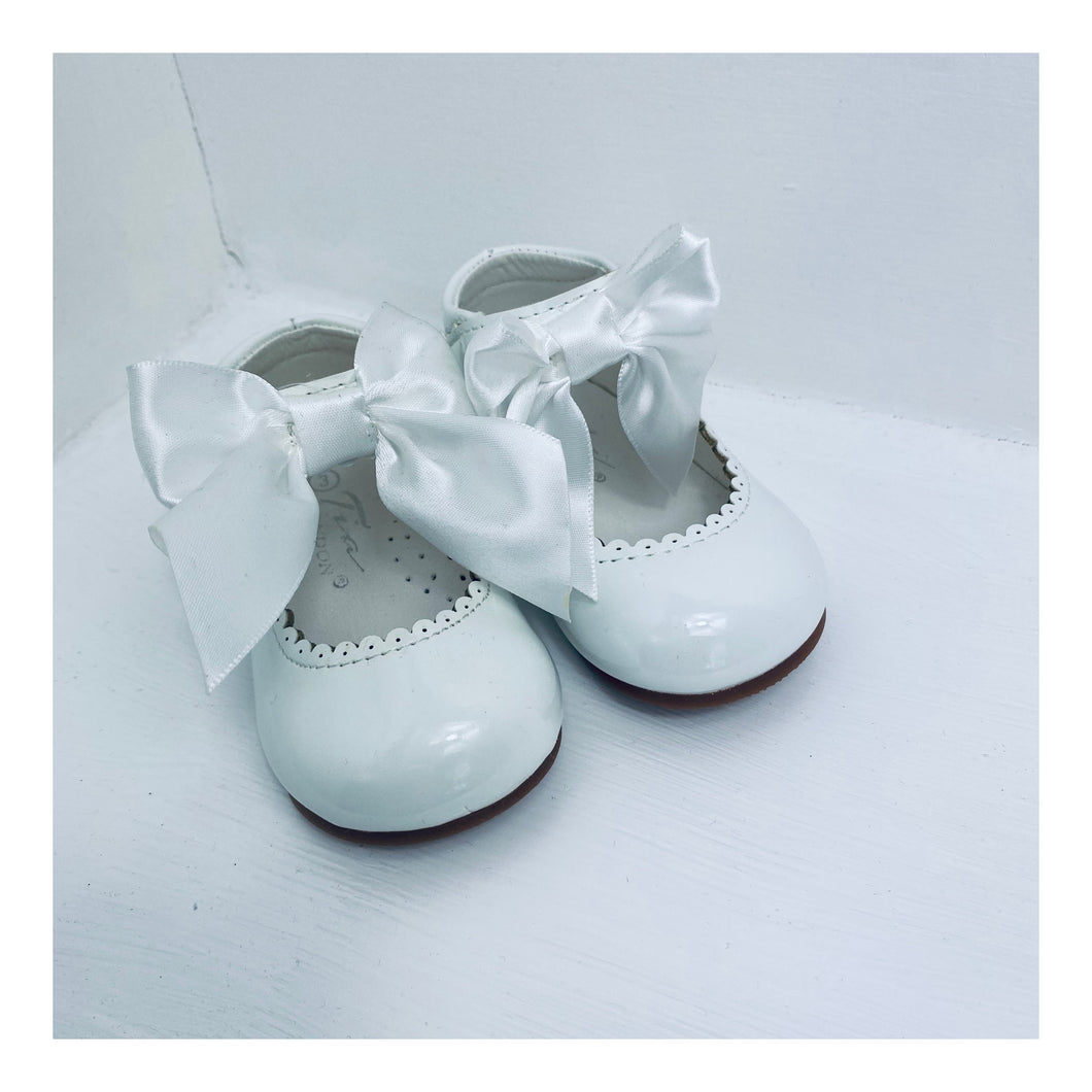 Spanish White Bow Shoe