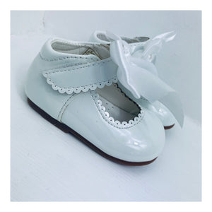 Spanish White Bow Shoe