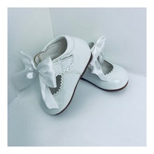 Spanish White Bow Shoe